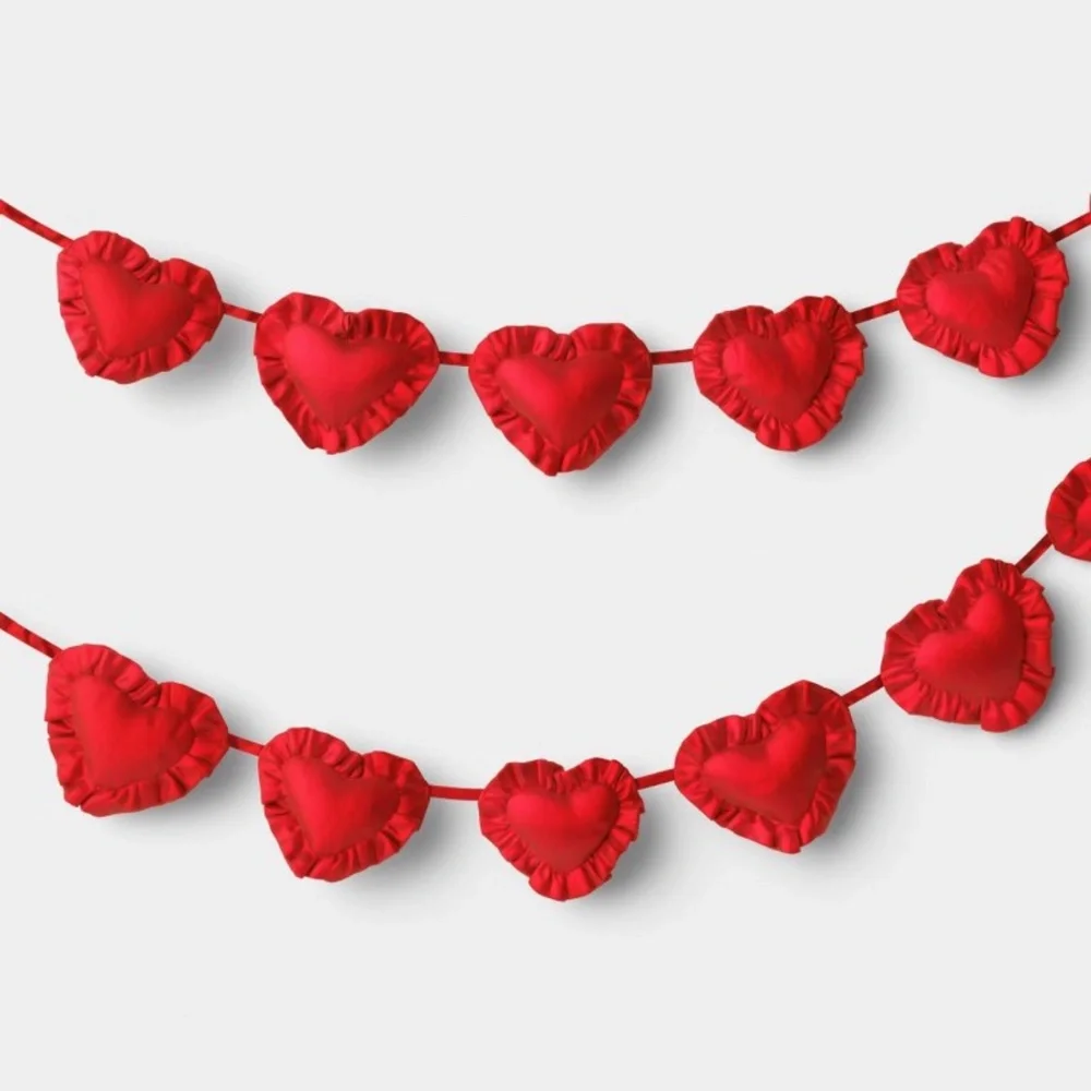 TARGET THRESHOLD VALENTINE'S DAY HEART GARLAND 1CT